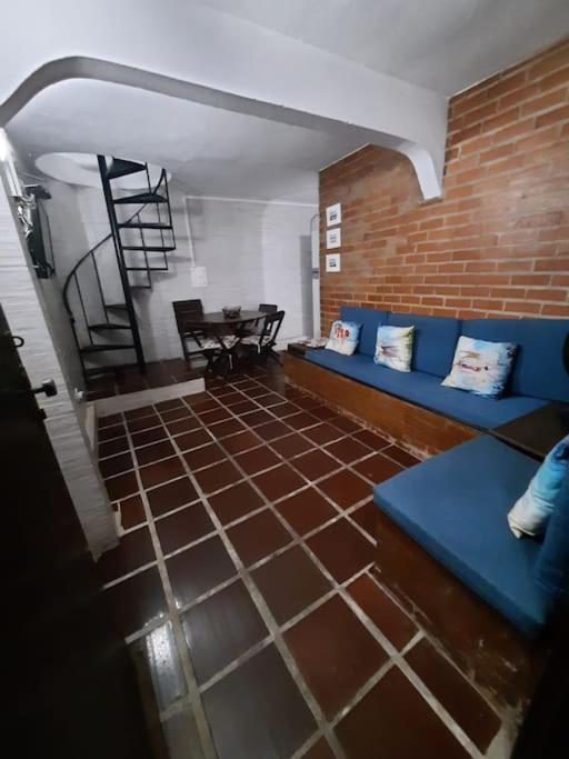 Casa Simples, Proxima A Dos Anjos